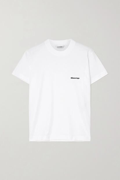 Si buscas invertir en prendas de firma que te duren muchas temporadas en tu armario, apuesta por básicos como esta camiseta de Balenciaga con el logo bordado.

325€