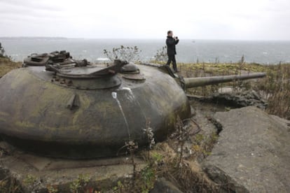 El presidente ruso, Dmitri Medvédev, en la isla Kunashir, la segunda mayor de las Kuriles, reclamadas por Japón.