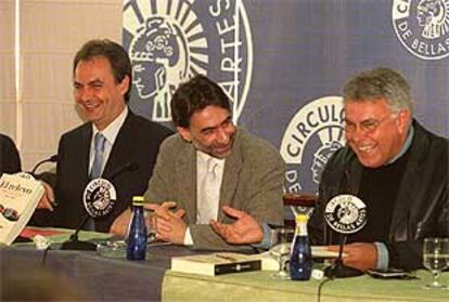 José Luis Rodríguez Zapatero, Gonzalo López Alba y Felipe González, ayer, en el Círculo de Bellas Artes.