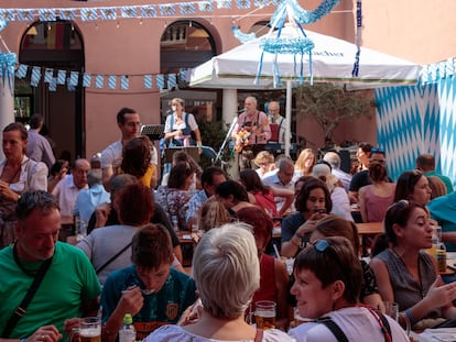 Celebración de la Oktoberfest de 2019 en la parroquia alemana de Santa María, en Madrid.