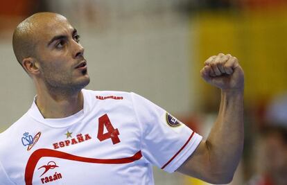 Rocas celebra un gol a Serbia, en octavos.