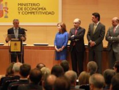 El presidente de la CNMC, Jos&eacute; Mar&iacute;a Mar&iacute;n, ayer durante su toma de posesi&oacute;n en presencia de la vicepresidenta del Gobierno y los ministros de Hacienda, Industria y Econom&iacute;a.