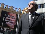 El candidato del PSOE a la Comunidad de Madrid, Ángel Gabilondo, delante un cartel electoral en el cine Callao, en las elecciones del cine Callao en Madrid, el 21 de mayo de 2015. Rector de la Universidad Autónoma de Madrid (2002-2009) y ministro de Educación (2009-2011) en el Gobierno de José Luis Rodríguez Zapatero, Gabilondo obtendrá en las elecciones del 24-M el 25,43% de los votos y 37 escaños, frente a los 48 del PP, los 27 de Podemos y los 17 de Ciudadanos (del total de 129 de la Asamblea).