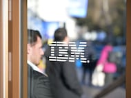 El logotipo de IBM aparece exhibido durante la 56.ª reunión anual del Foro Económico Mundial (WEF), celebrada en Davos (Suiza), el 20 de enero de 2026.