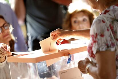 Votaciones en el colegio Bernadette de Aravaca, Madrid.