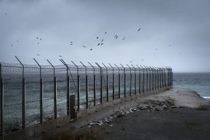 The only weak spot along the 8.4-kilometer Ceuta border fence is the area around Benzú, where it extends into the sea.