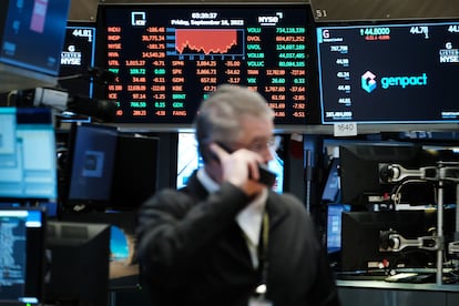 Trabajadores en la Bolsa de Valores de Nueva York (NYSE)