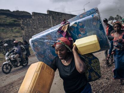 War-displaced people flee towards the city of Goma, eastern Republic of Congo, on November 15, 2022.