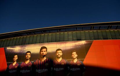 Aspecte d'una de les façanes del Camp Nou.