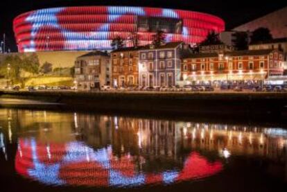 San Mamés, iluminado en la Champions League.