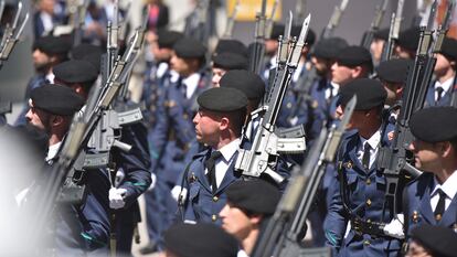 Efectivos del Ejército del Aire durante el acto central conmemorativo del “Día de las Fuerzas Armadas”, el 28 de mayo de 2022, en Huesca, Aragón (España).