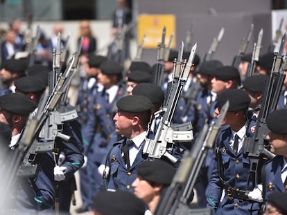 Efectivos del Ejército del Aire durante el acto central conmemorativo del “Día de las Fuerzas Armadas”, el 28 de mayo de 2022, en Huesca, Aragón (España).