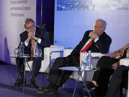 Juan Luis Cebrián, Enrique Iglesias, Trinidad Jiménez y Josep Piqué, este jueves en el Congreso de CEAPI.