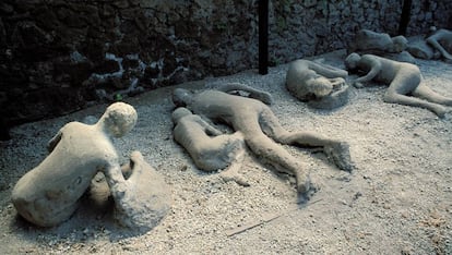 Reproducción de la forma que quedaron en Pompeya algunas de las víctimas tras la erupción del Vesubio.
