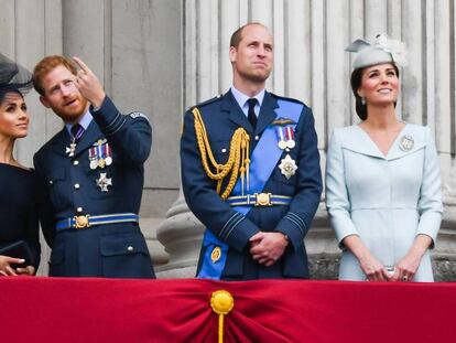 Isabel II, con los duques de Sussex y los de Cambridge.