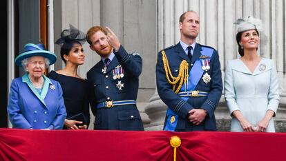 Isabel II, con los duques de Sussex y los de Cambridge.