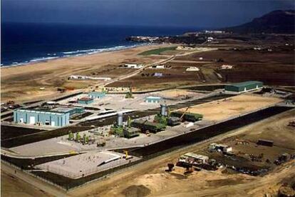 Vista aérea de la estación de compresión de Gas en el estrecho de Gibraltar.