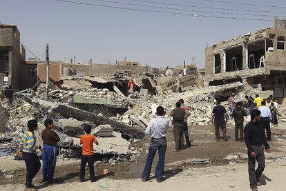 Durante hoy varios atentados han azotado distintos puntos de Irak. Uno de lo más graves ha tenido lugar en Bagdad, donde un ataque ha derribado un edificio de apartamentos