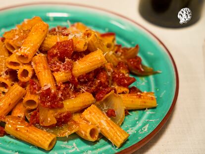 Pasta con tomate: la receta para adultos con cuatro ingredientes