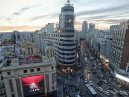 El cine Callao y el edificio Carrión, con la Gran Vía al fondo.