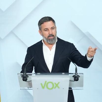 MADRID, 02/09/2024.- El líder de Vox, Santiago Abascal, durante la rueda de prensa ofrecida este martes en la sede del partido. EFE/Borja Sánchez-Trillo