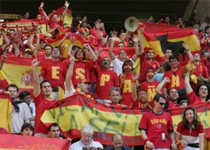 Camisetas rojas en las gradas del Alvalade XXI.