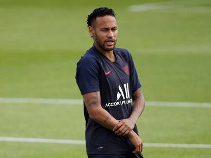 Neymar, en el entrenamiento del PSG.