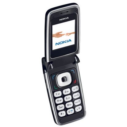 Nokia entra en la tecnología de voz sobre IP (VoIP) con un nuevo teléfono móvil, llamado Nokia 6136, que saldrá al mercado el segundo semestre de 2006, y que irá dirigido tanto a particulares como a empresas. Funciona con la tecnología Unlicensed Mobile Access (UMA), que utiliza el código IP -que los ordenadores hacen servir para navegar por Internet- para permitir conversaciones de voz desde terminales de móvil, y no sólo desde ordenadores.