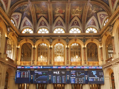 MADRID, SPAIN - JULY 24: Panels of the Ibex 35 at the Palacio de la Bolsa, on 24 July, 2023 in Madrid, Spain. The Ibex 35 started today's session with a drop of 1.41%, which has taken the selective to 9,436.68 points, after the general elections in Spain this Sunday, whose results may lead to a deadlock in the formation of a government due to the equalization of forces between the left and the right.