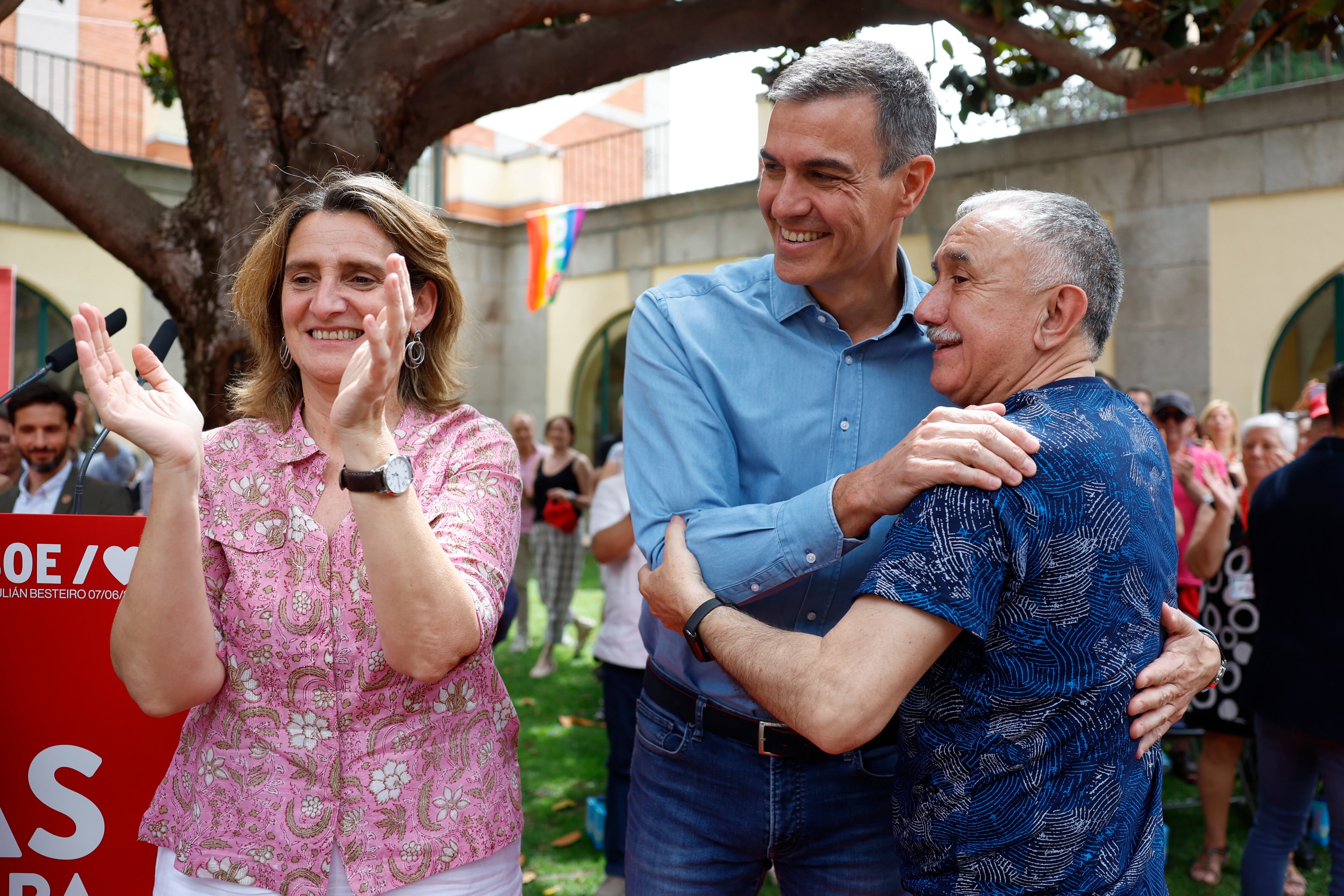 Teresa Ribera, Pedro Sánchez y Pepe Álvarez, en el acto del PSOE con la UGT en el último día de campaña de las elecciones europeas.
