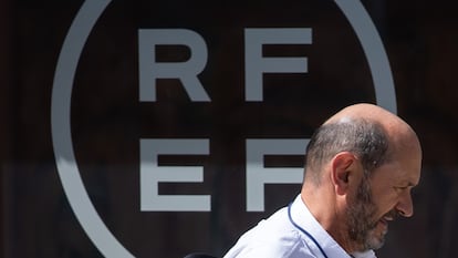 Rafael Louzán, condenado por prevaricar, candidato y favorito a ganar las elecciones a la presidencia de la RFEF que se celebran este lunes en Las Rozas.