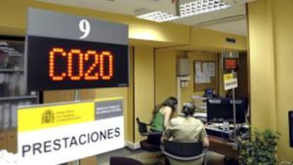 Interior de una oficina de empleo de Valladolid. EFE/Archivo