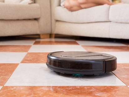 El robot aspirador tiene un tamaño de 28 cm de diámetro.