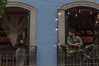 Aislinn Derbez y Christian Vázquez, en la serie mexicana 'Entre paredes', creada por Ariana Saiegh, que se ha presentado en Iberseries & Platino Industria.