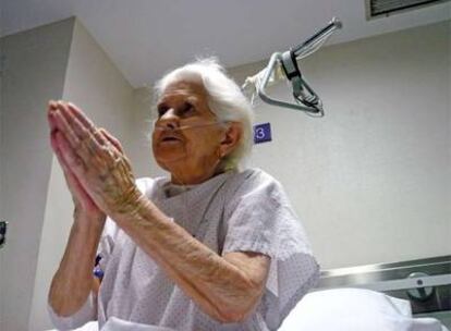 Silveria Alonso, en una sala comunitaria de las urgencias del hospital La Paz.