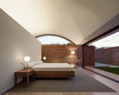 Así es la suite de invitados que diseñó Mesura en su ampliación de la casa de Elche, cuya obra duró de 2013 a 2015. Foto: Pedro Pegenaute
