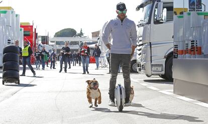 El actual campeón sabe que lo tiene todo de cara para encasquetarse su tercera corona consecutiva, la cuarta de su palmarés y la que le permitiría igualar a Sebastian Vettel y Alain Prost.