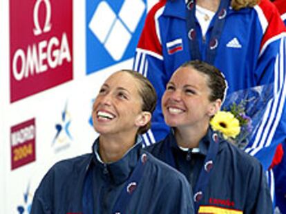 Gemma Mengual y Paola Tirados, en el podio.