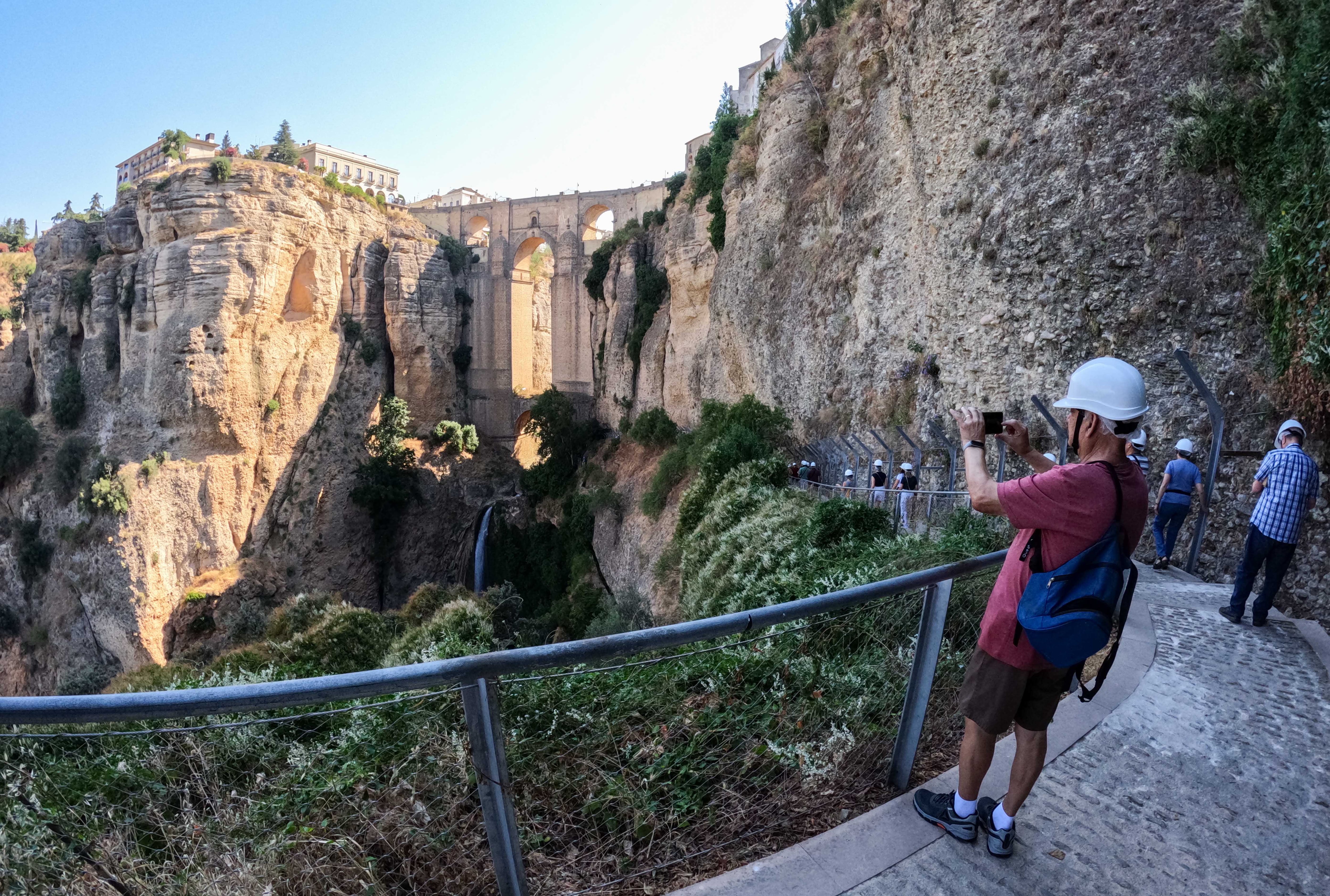 Así es la nueva ruta por el desfiladero del Tajo de Ronda: pasarelas, molinos y una cascada
