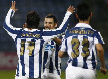 Los jugadores del equipo andaluz celebra un de los goles