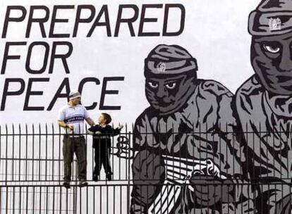 Una pintada unionista en el norte de Belfast en la que se lee: "Preparados para la paz".