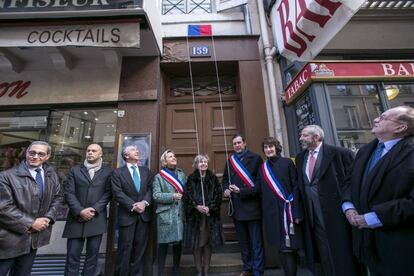 La placa conmemorativa en el domicilio de Joaquín Rodrigo en París.