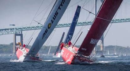 El Mapfre y el Dongfeng durtante la salida de Newport.