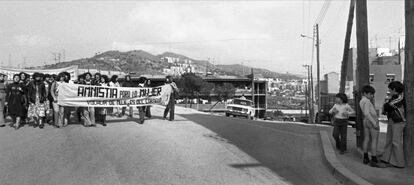 Manifestació demanant l'amnistia per a les dones al Carmel.