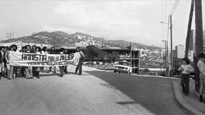 Manifestació demanant l'amnistia per a les dones al Carmel.