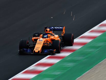 Fernando Alonso, durante la jornada de entrenamientos en Montmel&oacute;.