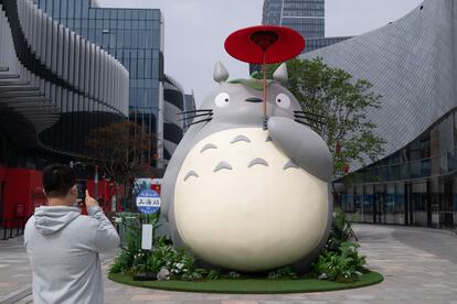 Una imagen promocional de Totoro en Shanghái, China.