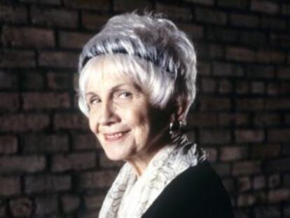 La escritora canadiense Alice Munro (Winghan, Ontario, 1931).