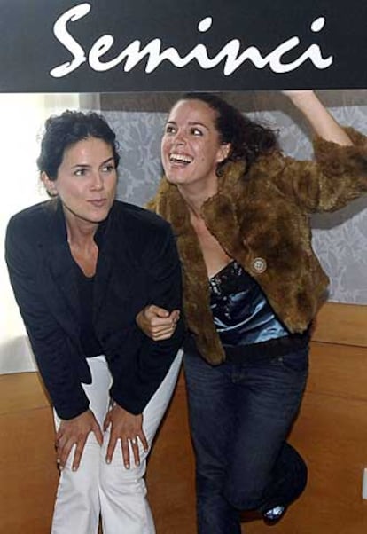 Las actrices de la película argentina <i>Ciudad en celo</i>, Dolores Solá y Nuria Gago, hoy en Valladolid.