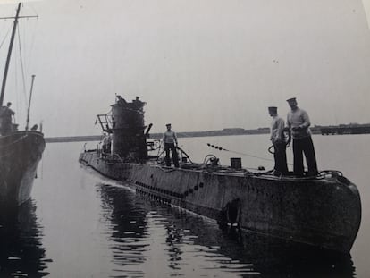 El U-570 navegando ya como HMS 'Graph' en manos británicas..